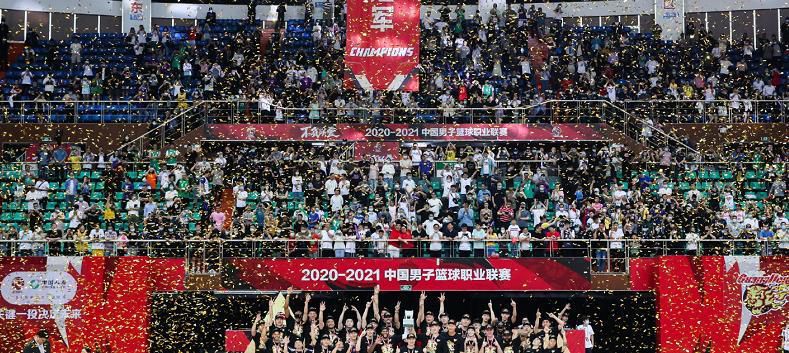 足球报昨天报道，杜兆才涉案金额超过4000万人民币。